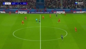 不像前锋干的事!凯恩中圈精准长传找到迪亚斯,后者抽射破门
