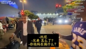 美国网红身穿詹姆斯球衣 ,赛后蹲裁判下班,替老詹要说法