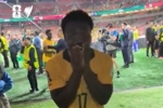 得知当选澳大利亚2-0土耳其一役全场最佳,伊兰昆达激动双手捂嘴
