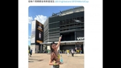 这么清凉!中国香港女球迷现场大秀身材:感谢巴西内马尔~