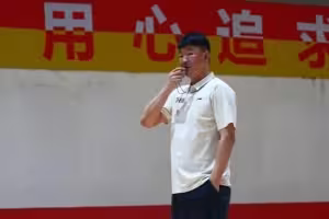 顾全:平常心对待揭幕战 对拉塞尔会重点限制他的投射